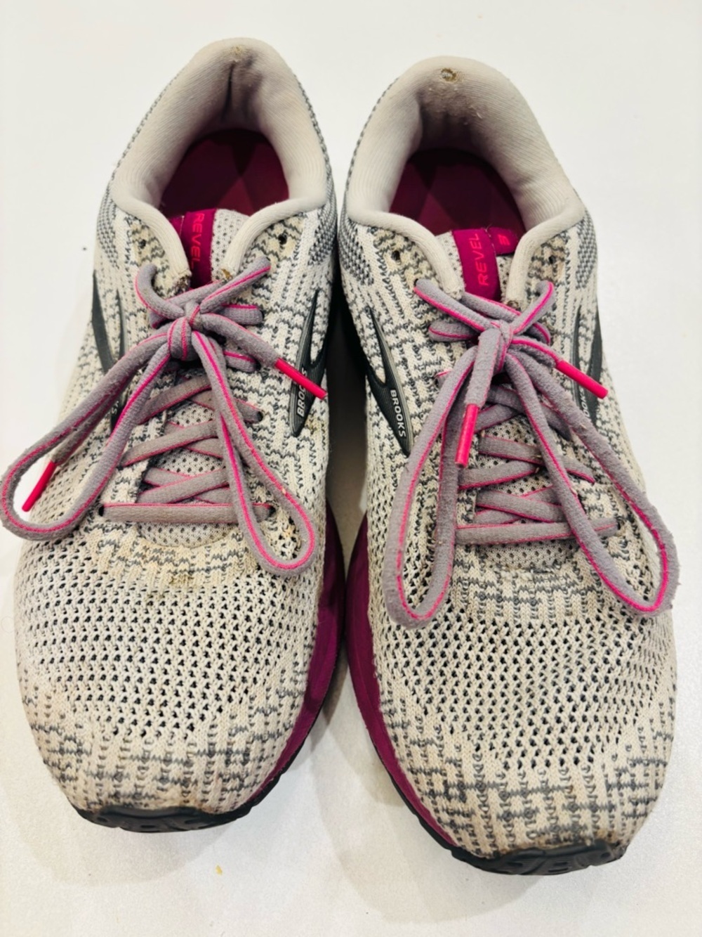 Brooks Women's Running Sneakers in Pink & Gray size 10 - Picture 4 of 9